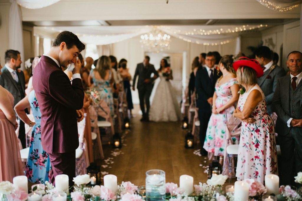 Relaxed Wedding Atmosphere: How Music Sets the Tone for Candid Wedding Photos