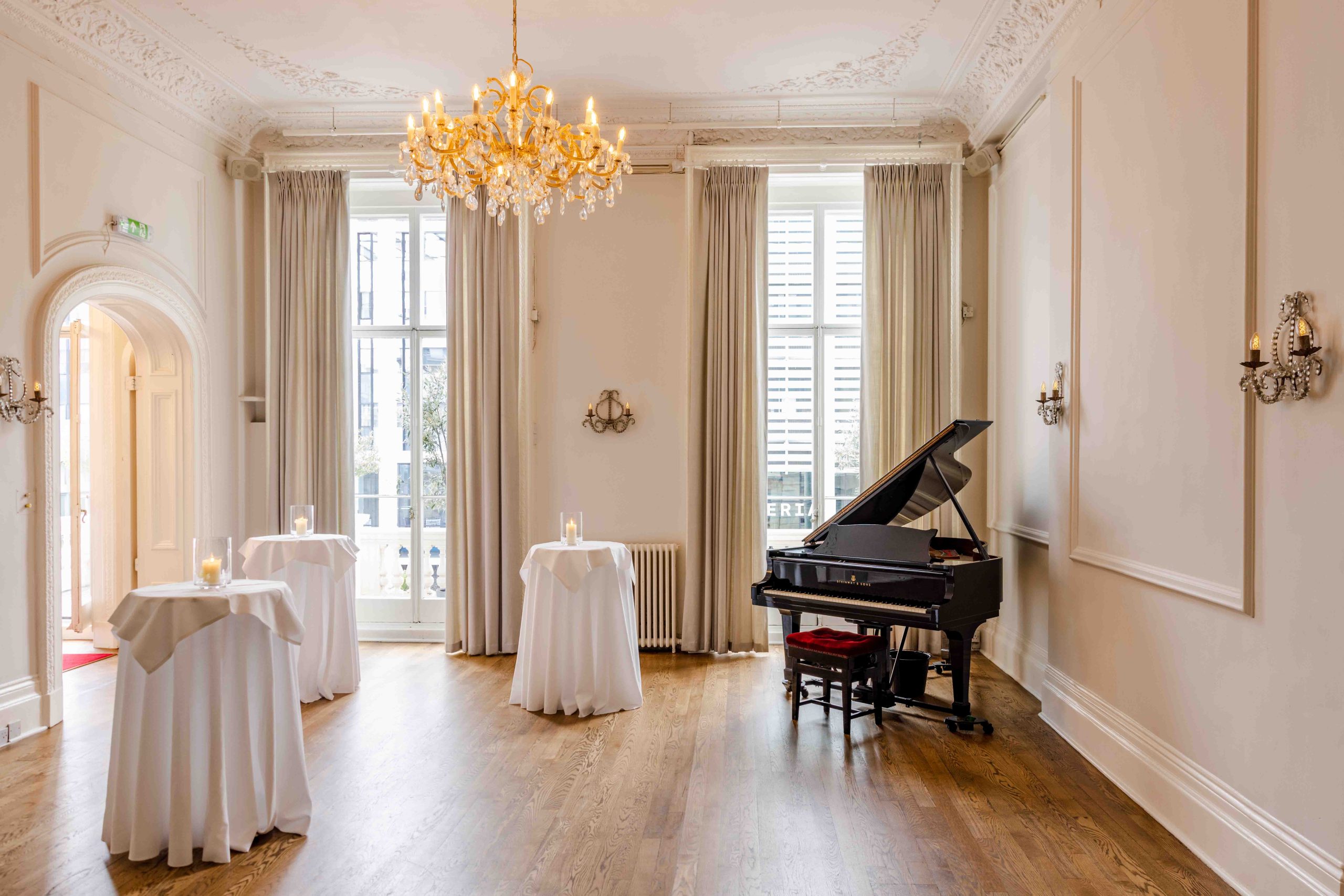 Wedding venue choices for luxury weddings in the UK: 5 Stars Restaurants 