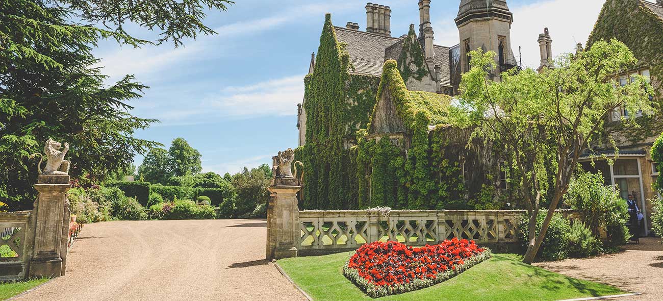 Manor By The Lake is a luxury Cotswolds wedding venue offering exclusivity, elegance and stunning spaces for unforgettable celebrations.